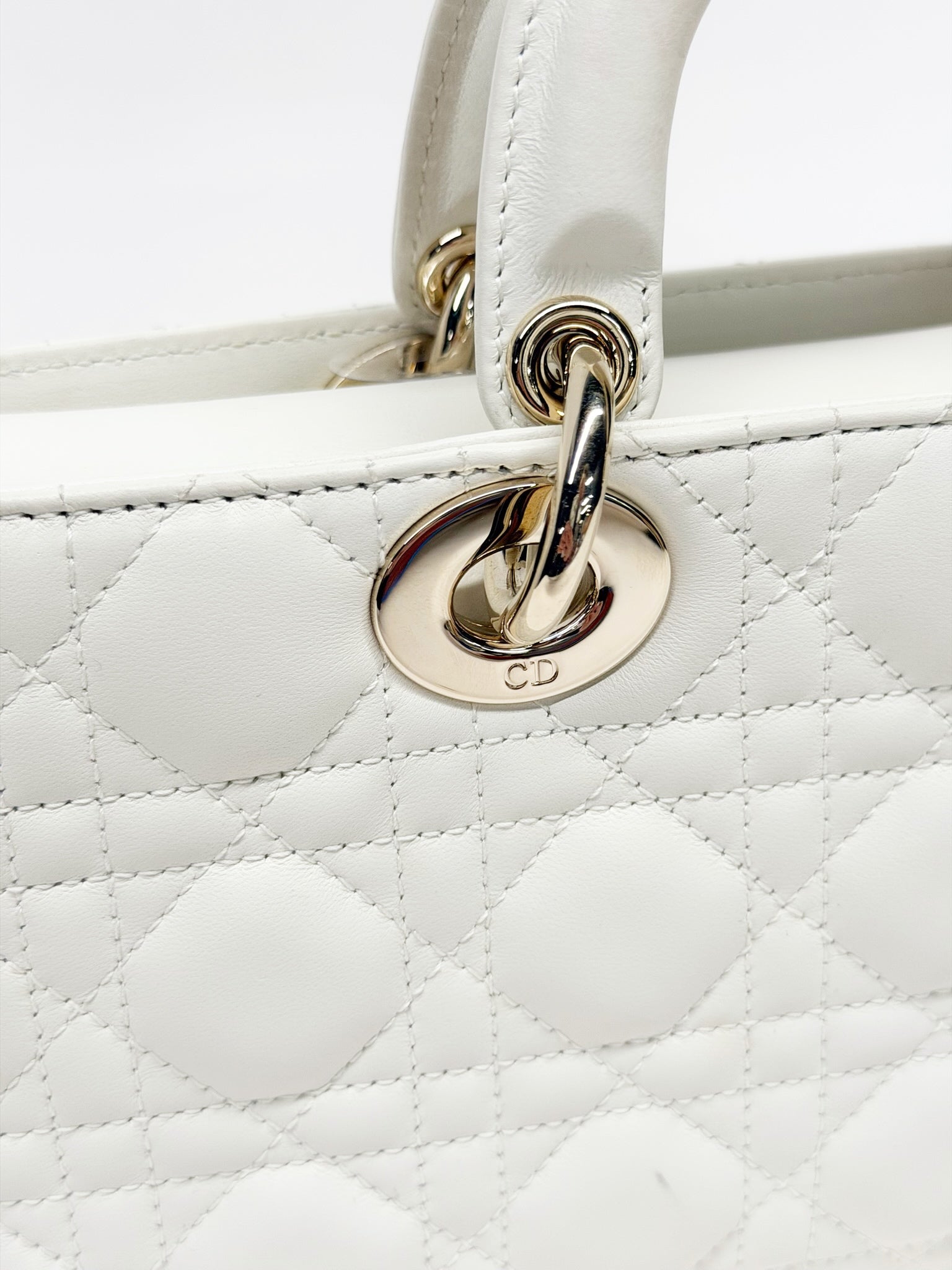 Christian Dior Lady Dior Medium – White Cannage Lambskin, Gold Hardware